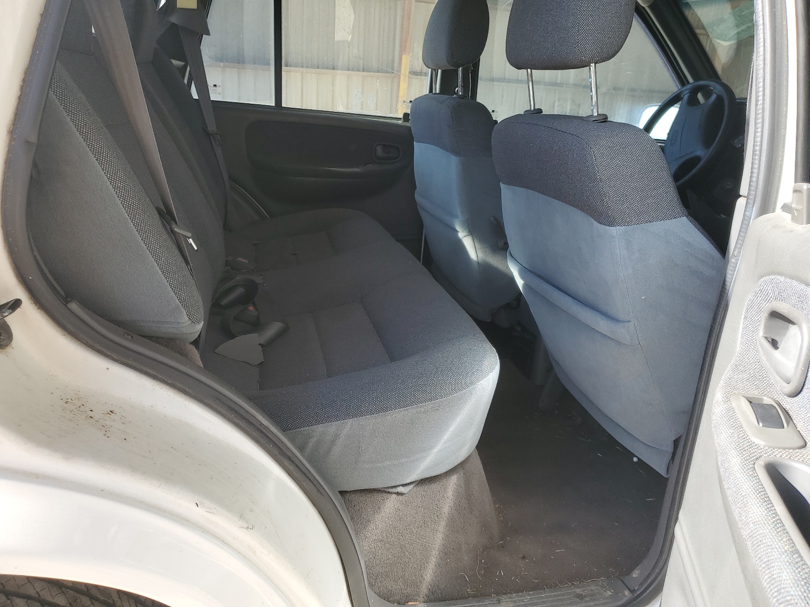 KNDJB723715697153 2001 Kia Sportage