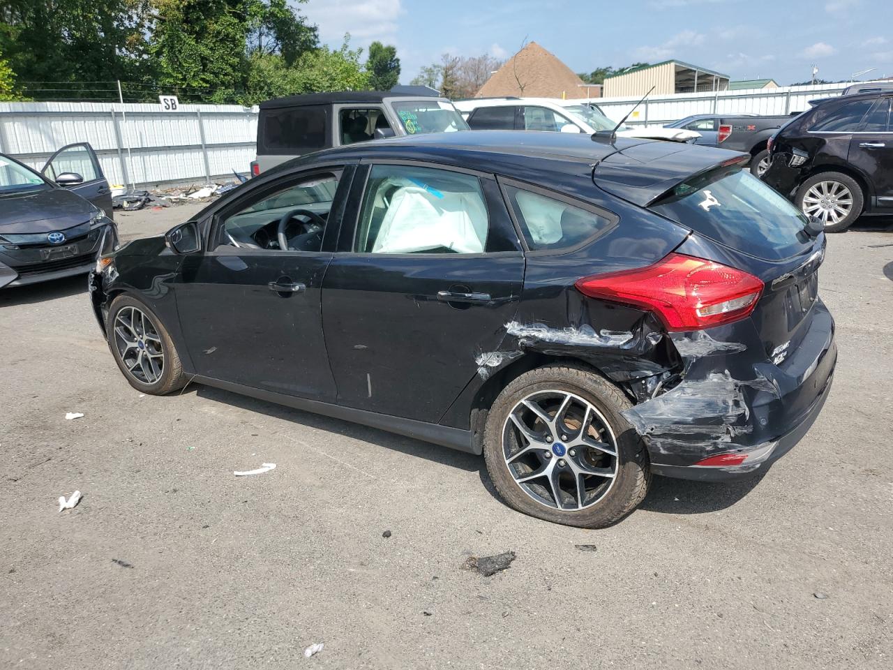 2017 Ford Focus Sel VIN: 1FADP3M22HL326733 Lot: 63751713