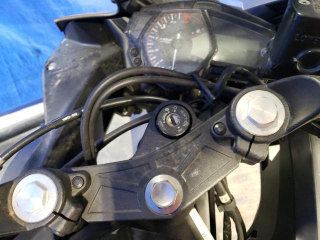 2016 YAMAHA YZFR3   
