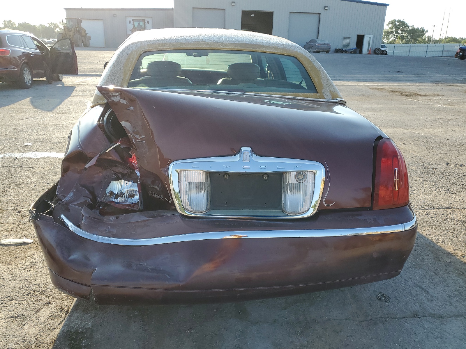 1LNHM82W61Y739282 2001 Lincoln Town Car Signature