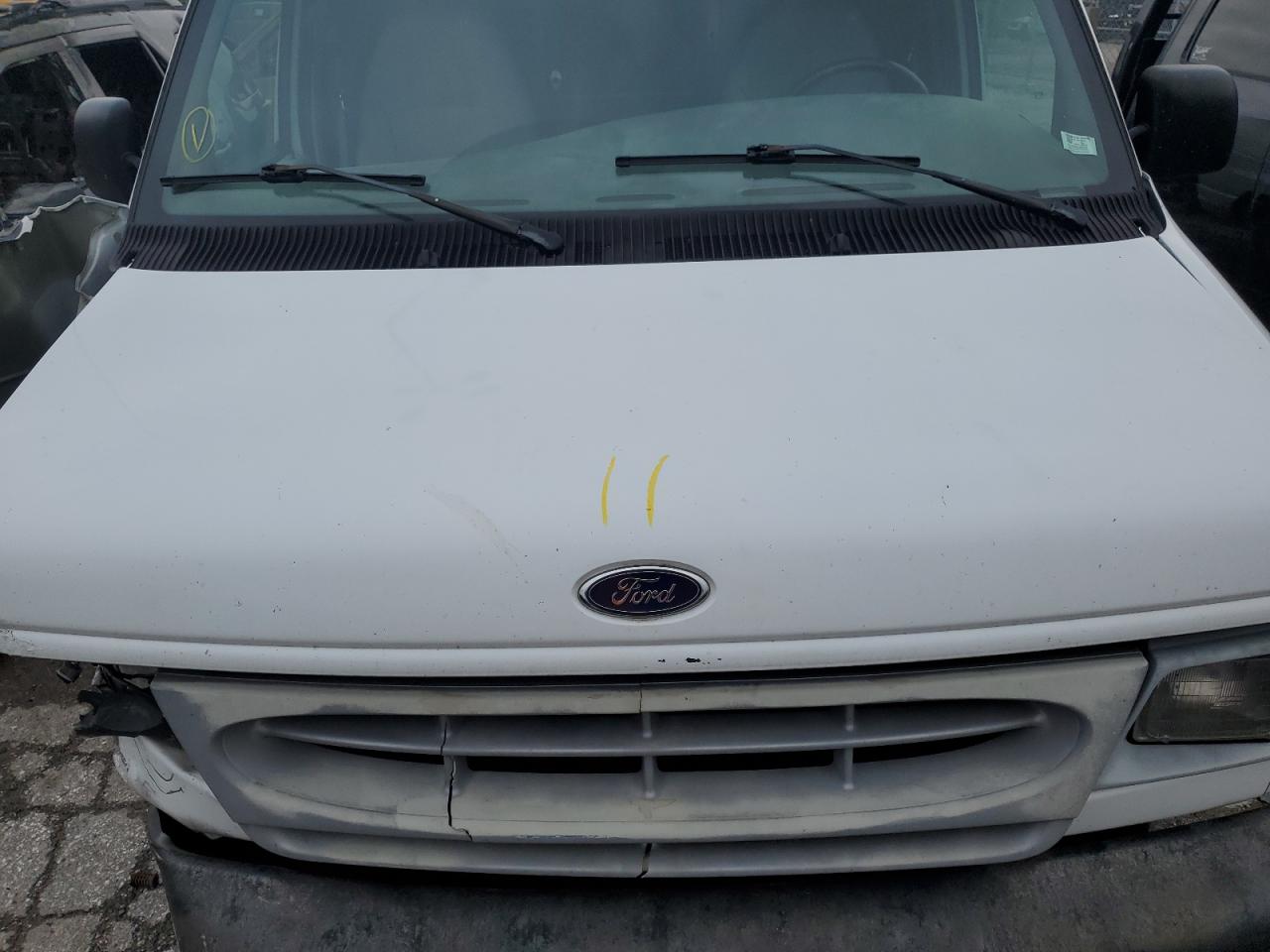 2000 Ford Econoline E250 Van VIN: 1FTNE24L6YHB10233 Lot: 62657373