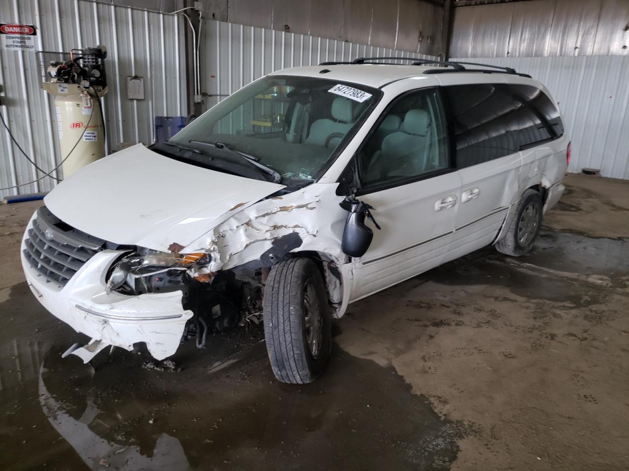 2007 Chrysler Town & Country Limited на продаже в Des Moines, IA - Front End