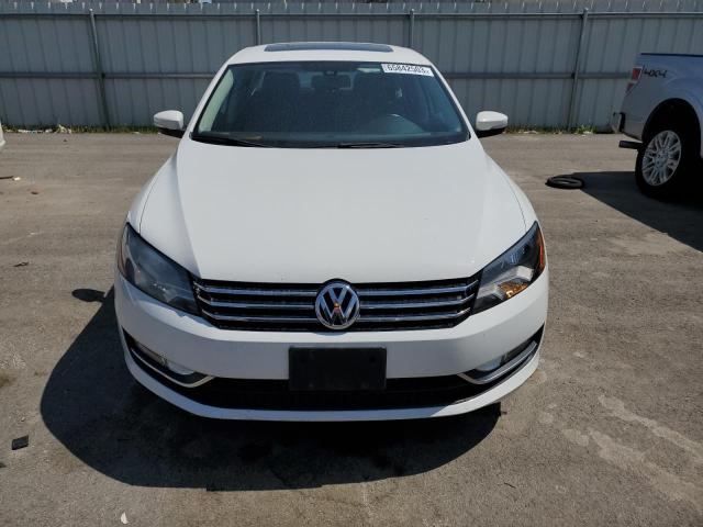 Седани VOLKSWAGEN PASSAT 2015 Білий