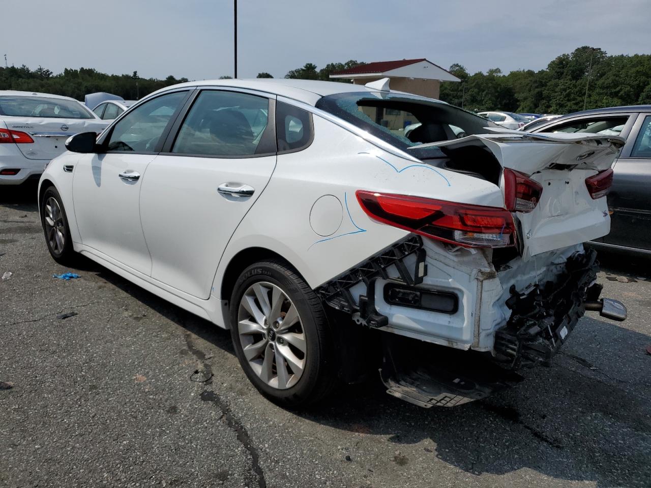 2018 Kia Optima Lx VIN: 5XXGT4L3XJG211239 Lot: 64702263