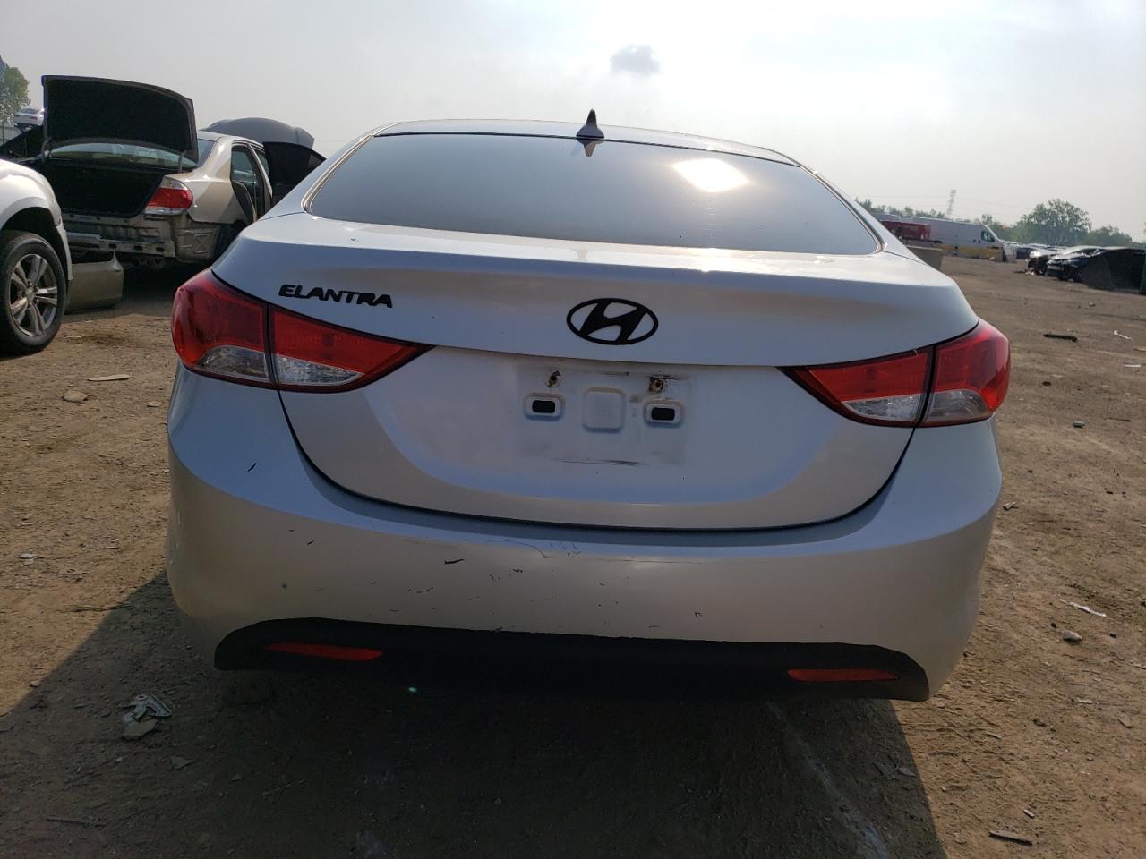 2012 Hyundai Elantra - Image 6