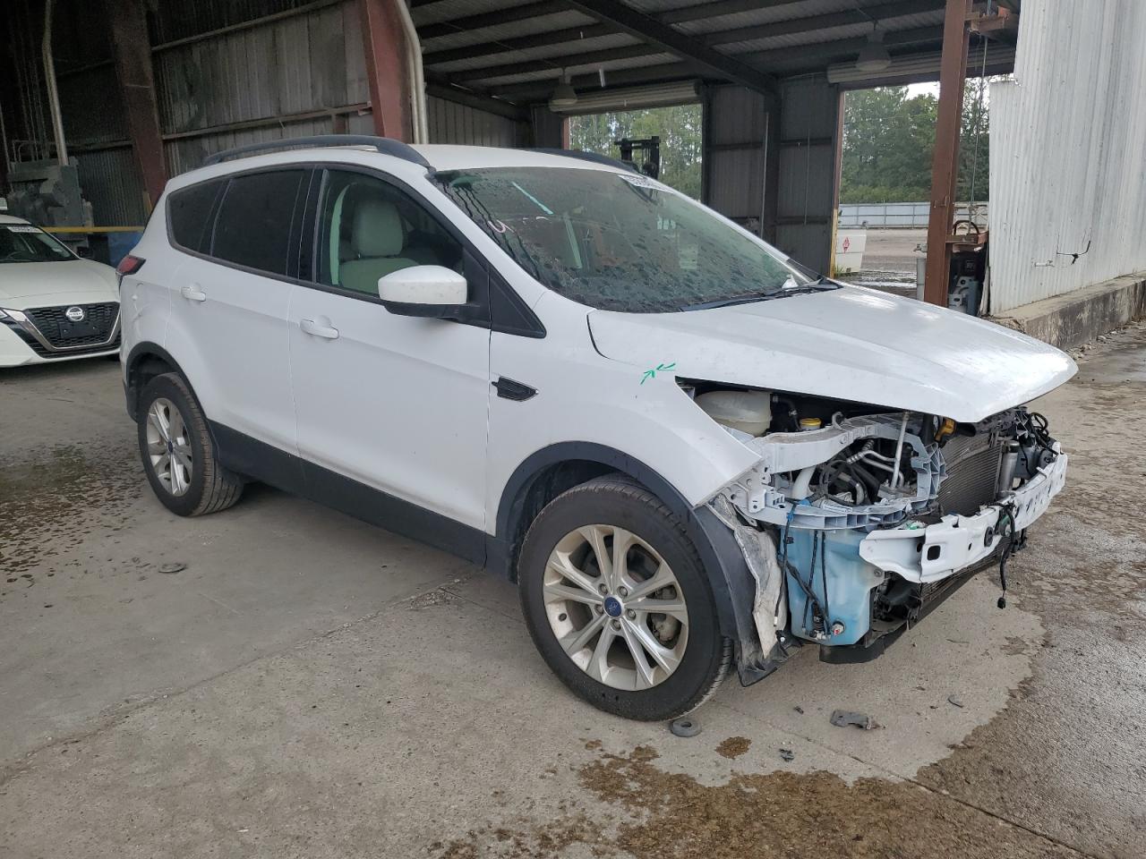 1FMCU0HD8JUC44798 2018 Ford Escape Sel