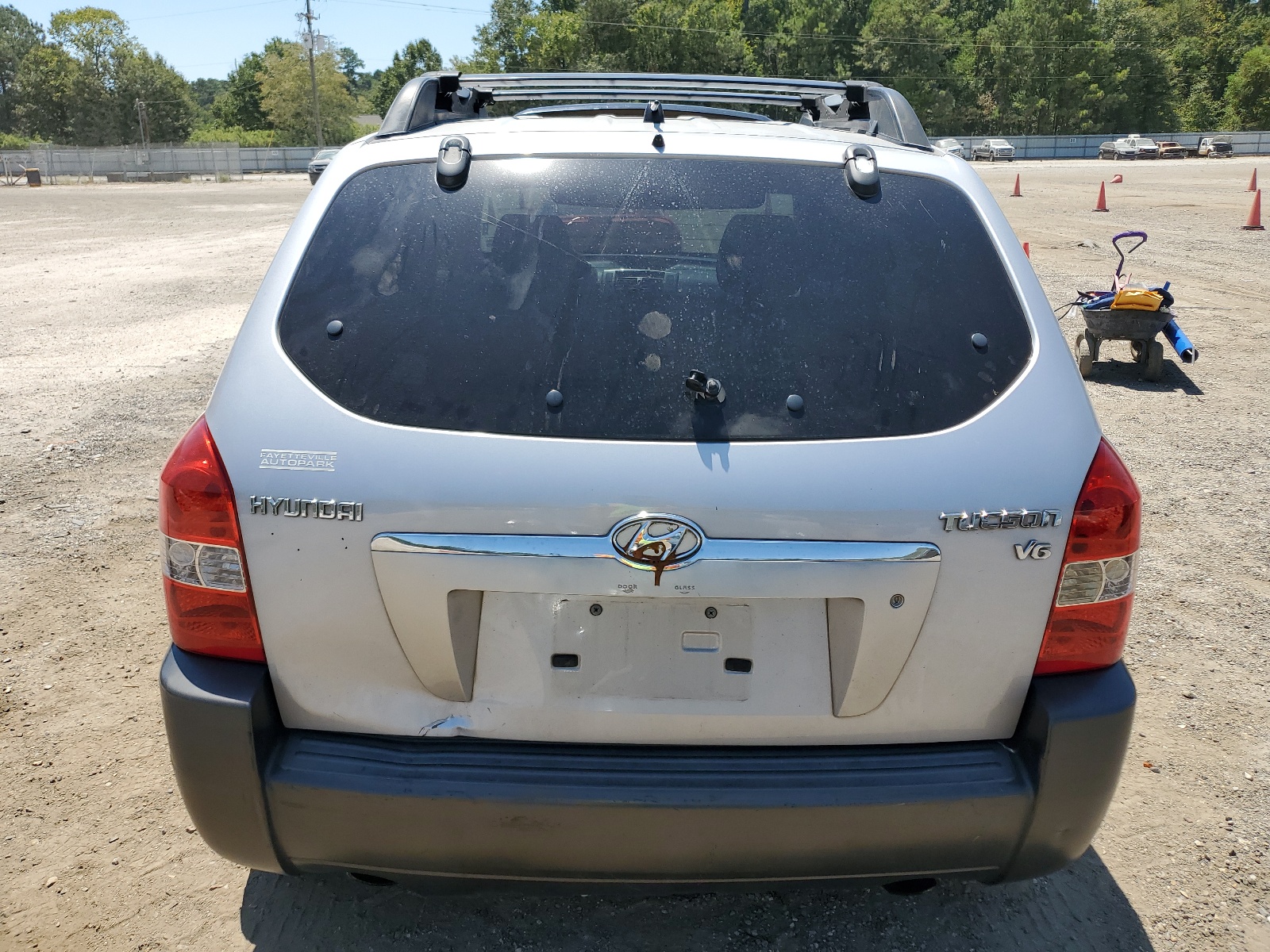 KM8JN12D55U167705 2005 Hyundai Tucson Gls