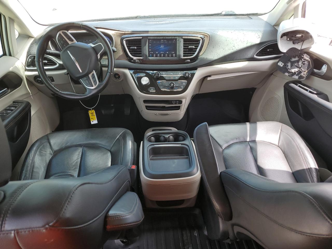2019 Chrysler Pacifica - Image 8