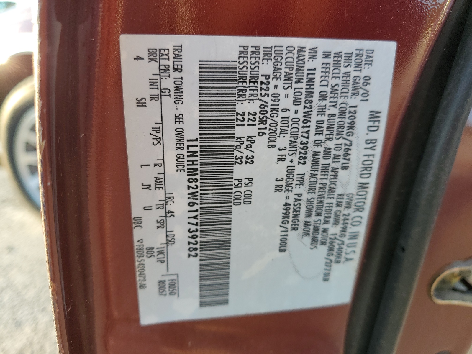 1LNHM82W61Y739282 2001 Lincoln Town Car Signature