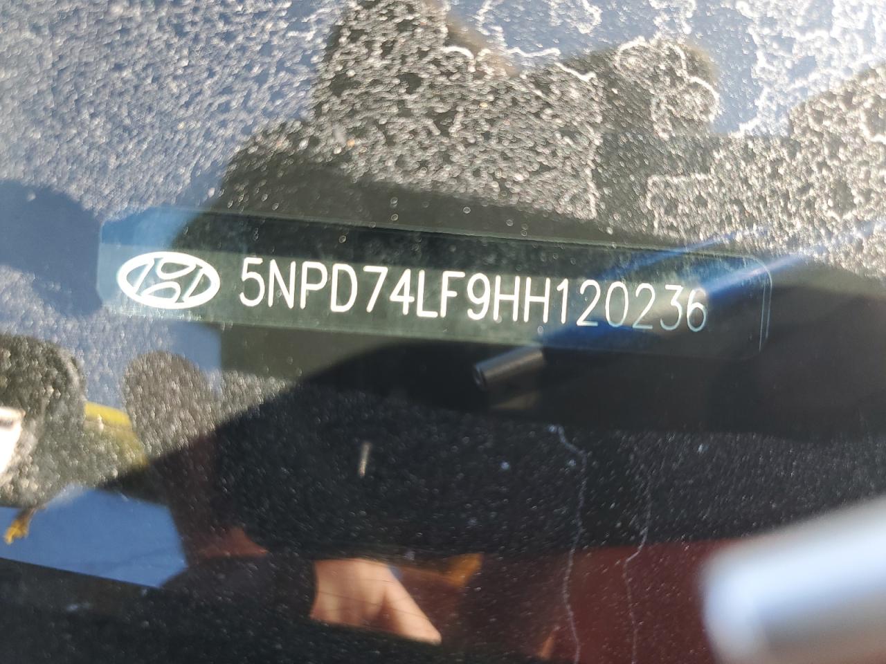 2017 Hyundai Elantra - Image 12
