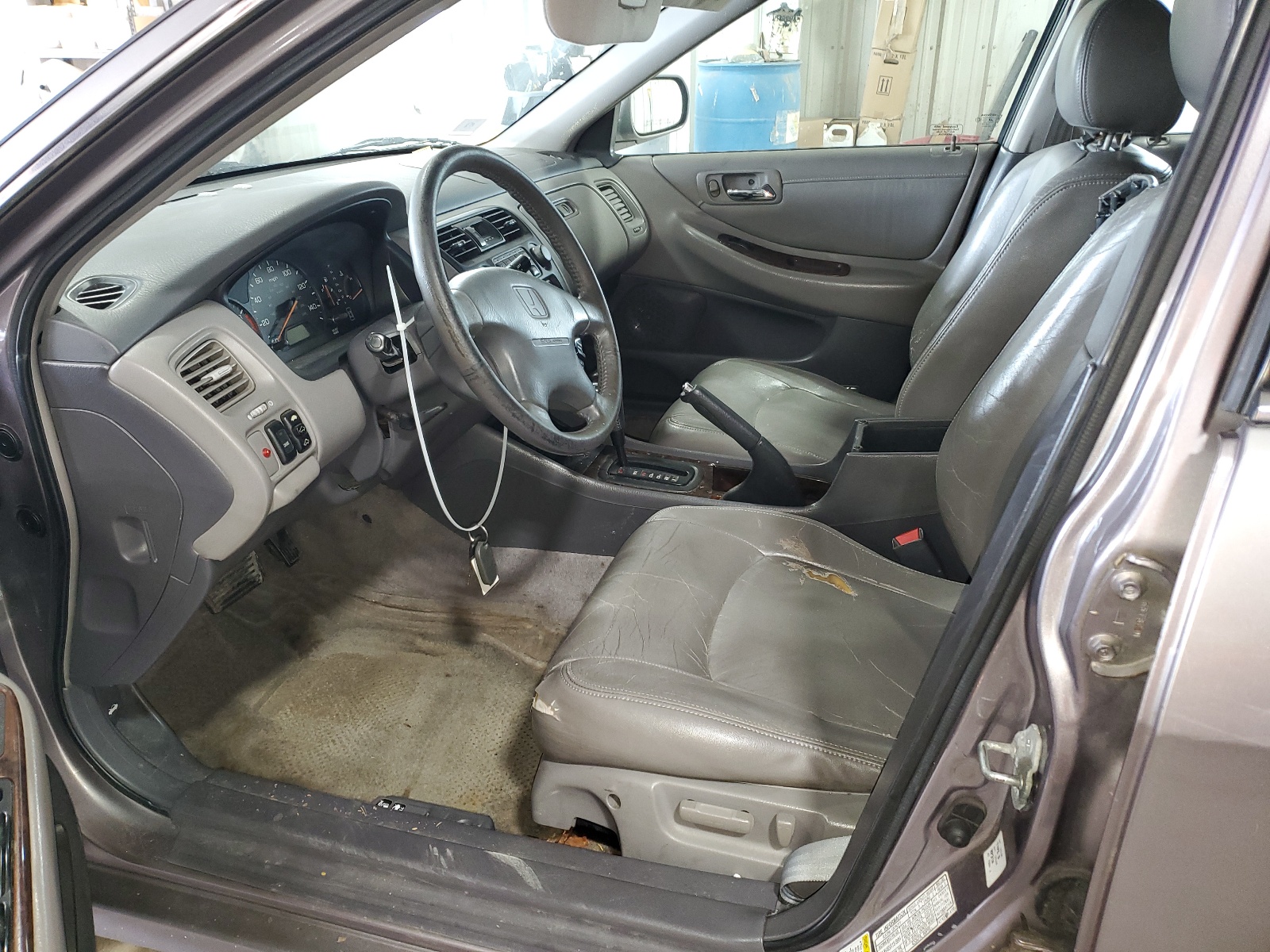 1HGCG6684YA111022 2000 Honda Accord Ex