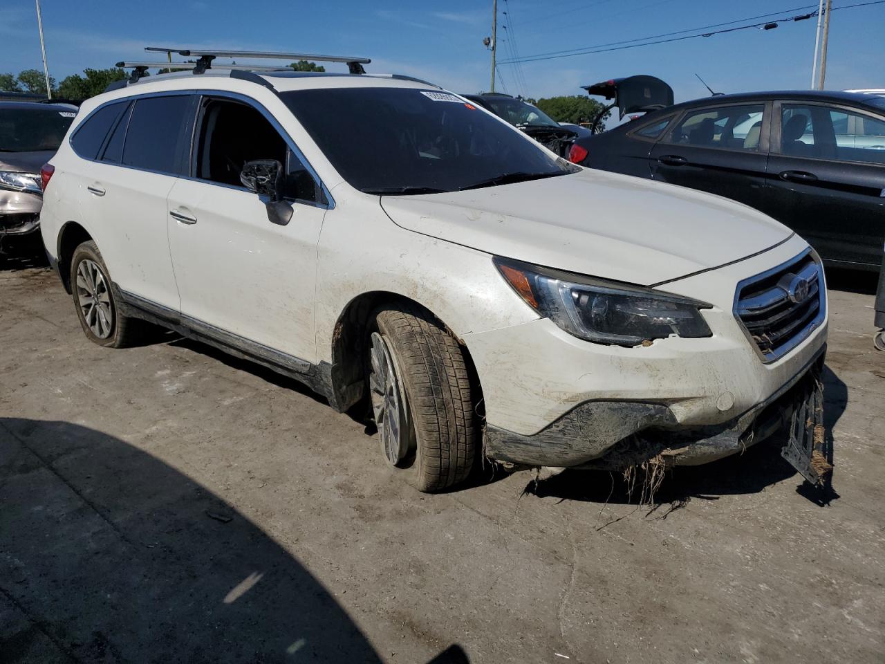 4S4BSATC2K3335241 2019 Subaru Outback Touring