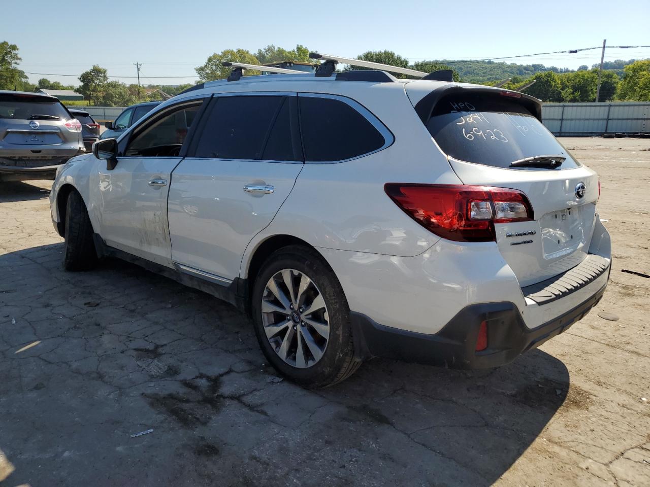 4S4BSATC2K3335241 2019 Subaru Outback Touring