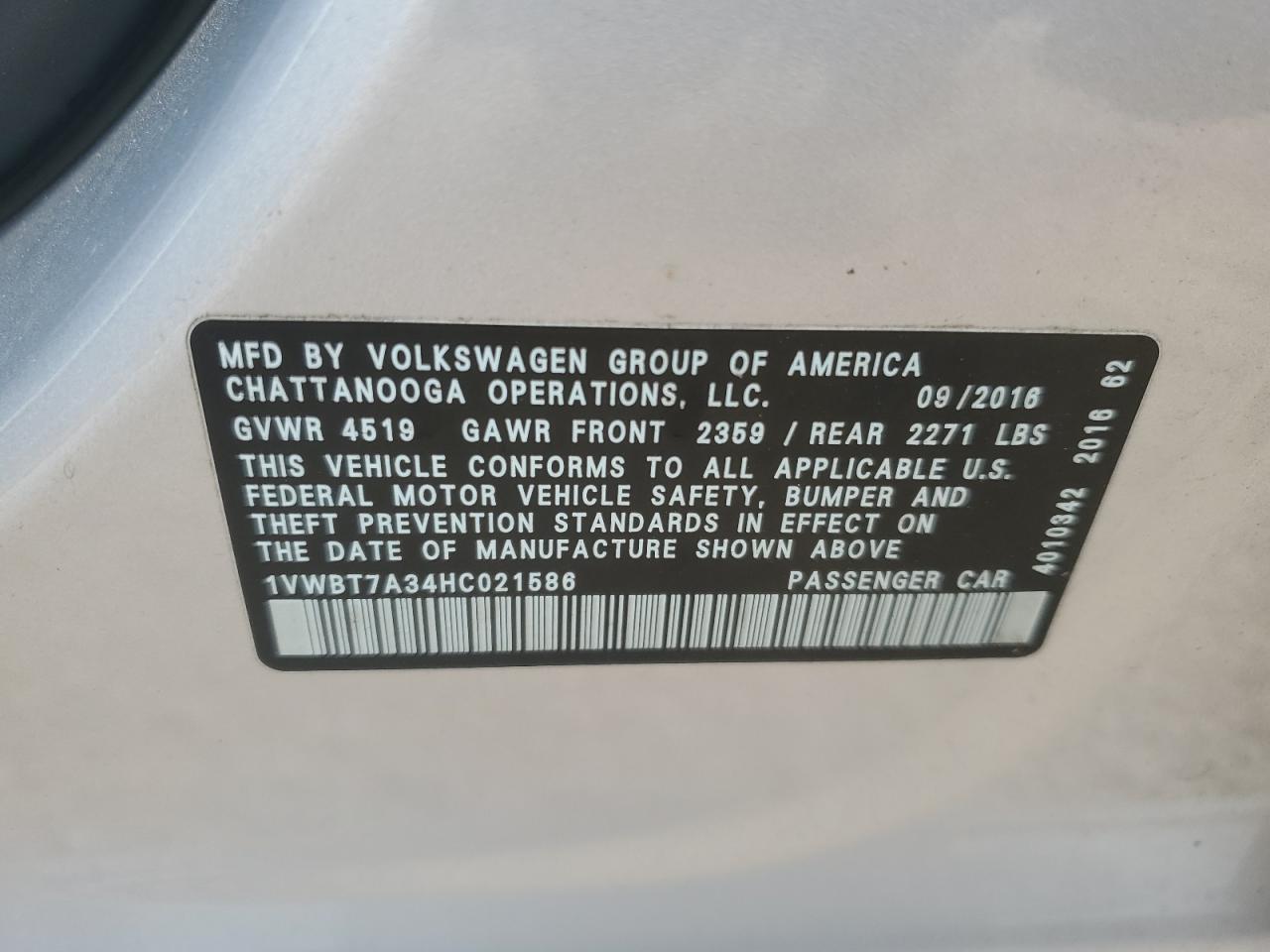 1VWBT7A34HC021586 2017 Volkswagen Passat Se