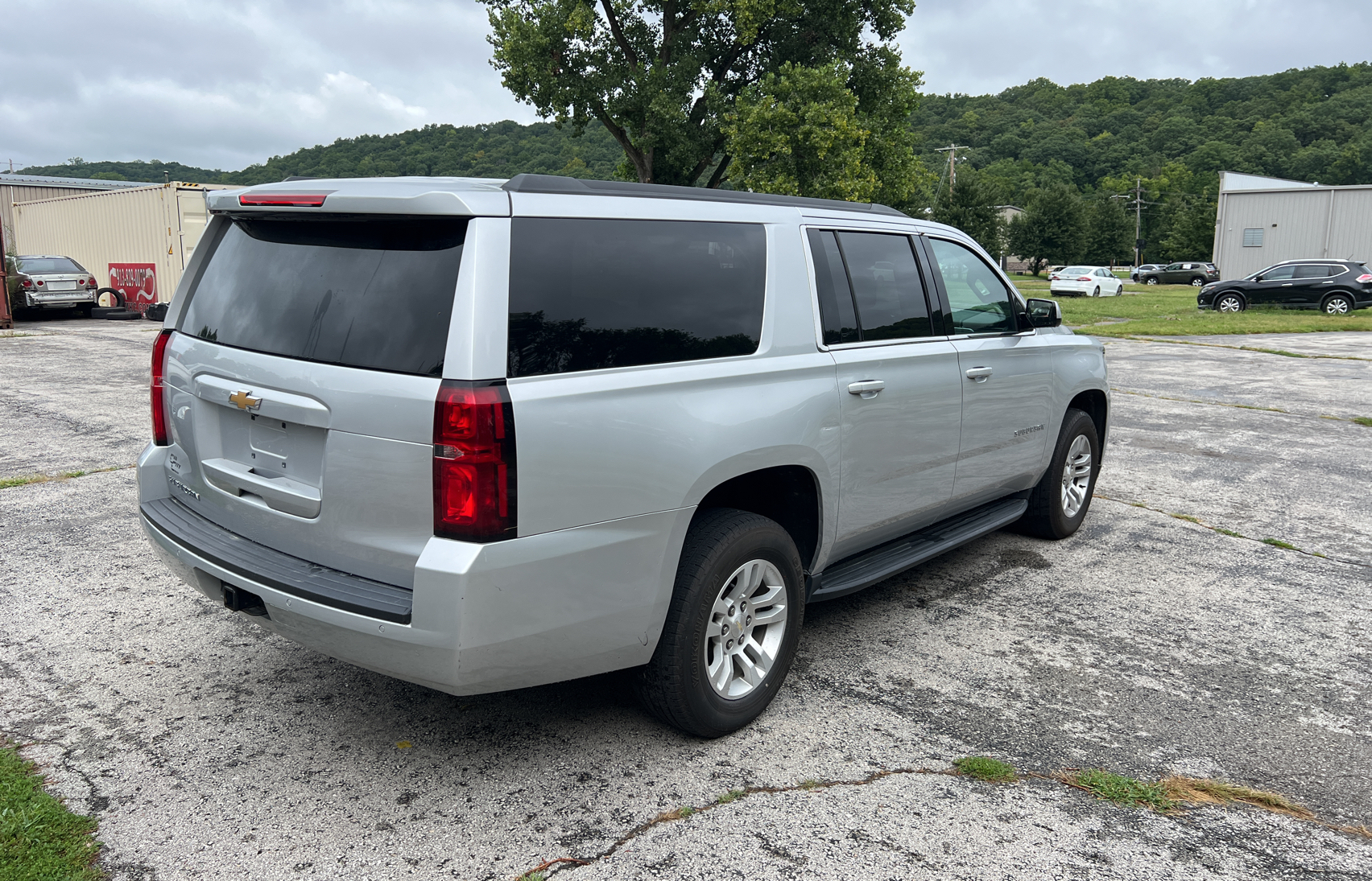 2018 Chevrolet Suburban K1500 Ls vin: 1GNSKGKC2JR392180