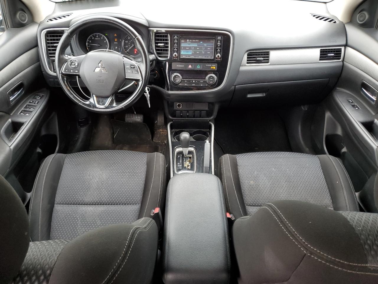 JA4AD2A39HZ010671 2017 Mitsubishi Outlander Es