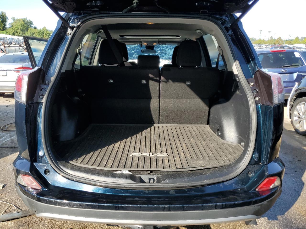 2017 Toyota Rav4 Xle VIN: JTMWFREV8HD102314 Lot: 58611674