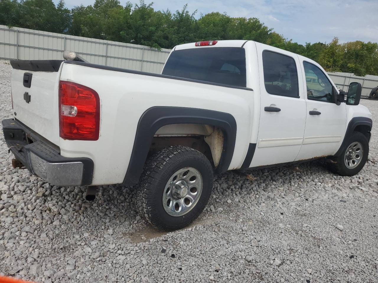 2009 Chevrolet Silverado - Image 3