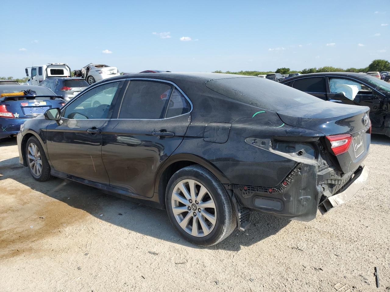 4T1B11HK6JU515852 2018 TOYOTA CAMRY - Image 2