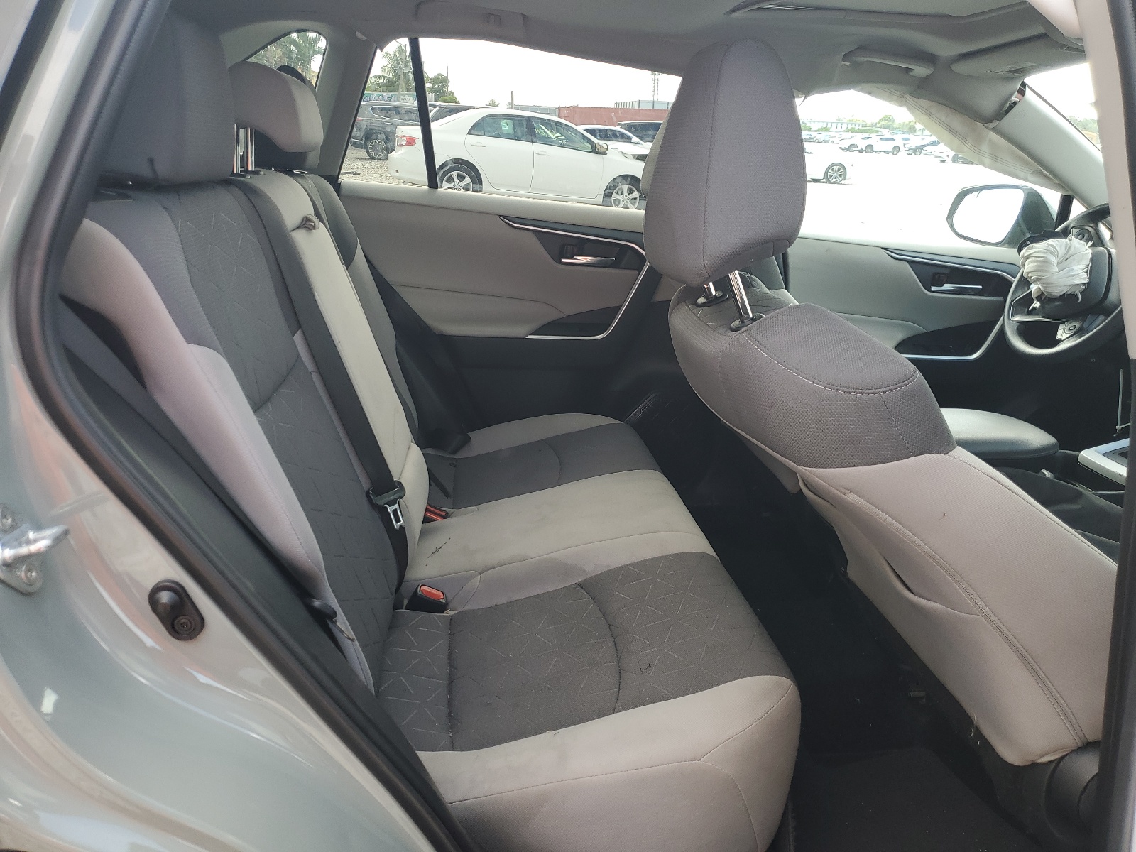 2T3W1RFV9MW173824 2021 Toyota Rav4 Xle