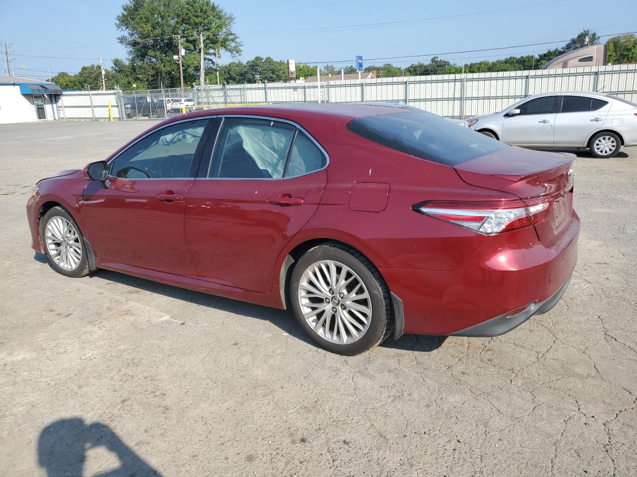 4T1B11HK5JU580028 2018 TOYOTA CAMRY - Image 2