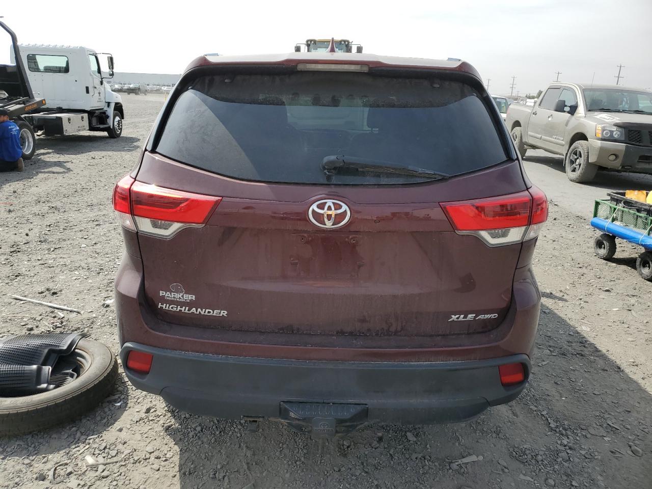 5TDJZRFH7KS980466 2019 Toyota Highlander Se