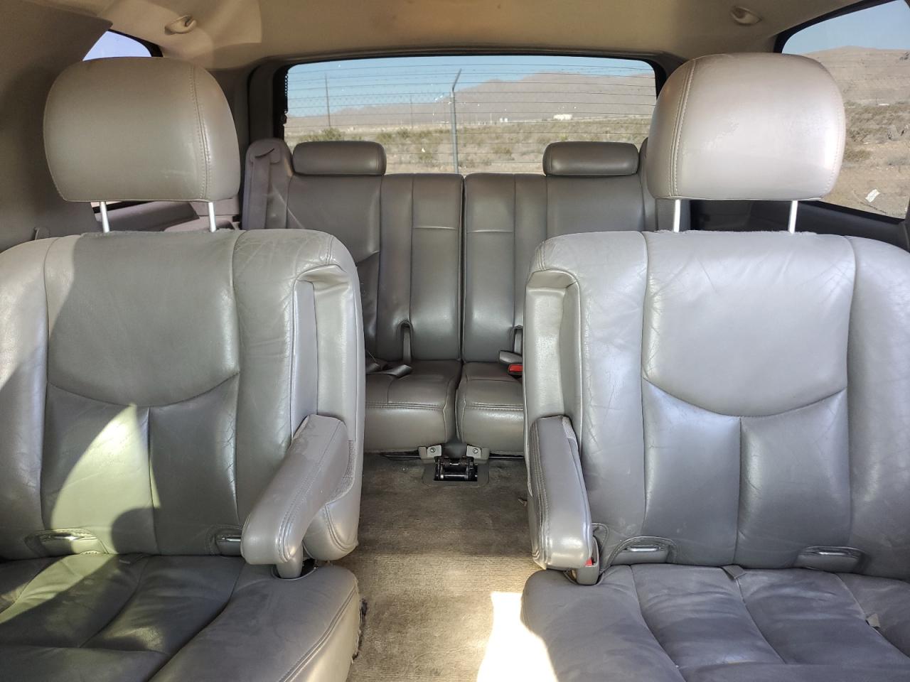 2004 GMC Yukon - Image 10