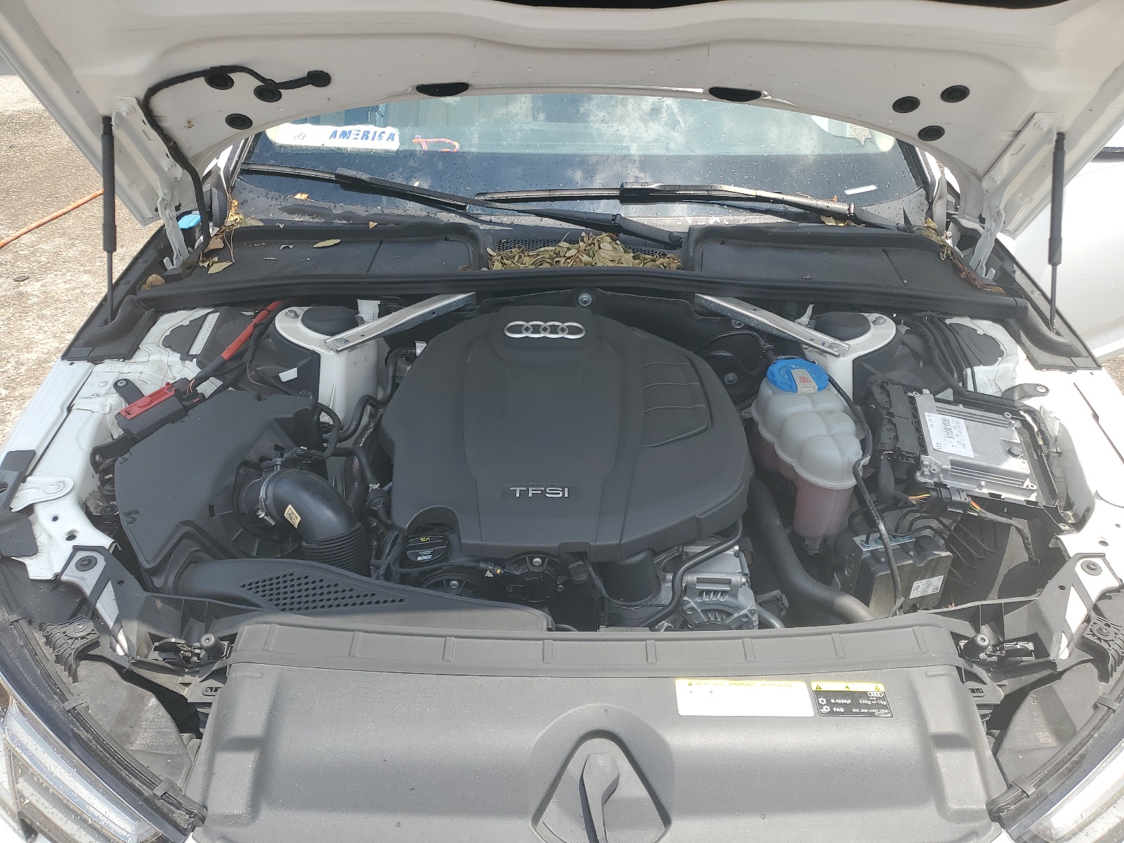 WAUKMAF43JA076396 2018 Audi A4 Premium