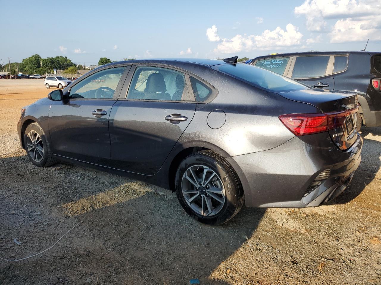 3KPF24AD7PE640270 2023 KIA FORTE - Image 2