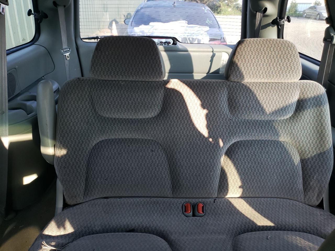 1999 Plymouth Voyager VIN: 2P4FP25B8XR325213 Lot: 68037484