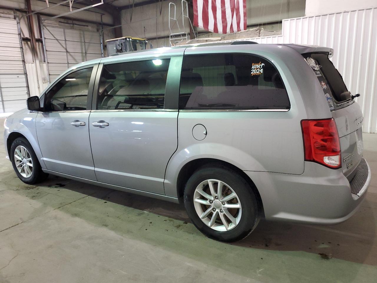 2020 Dodge Caravan - Image 2