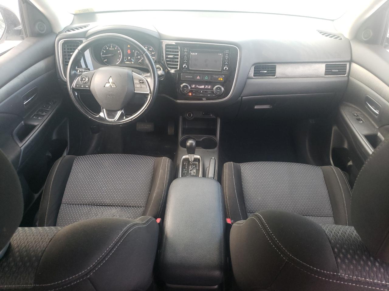 JA4AD3A30GZ003709 2016 Mitsubishi Outlander Se