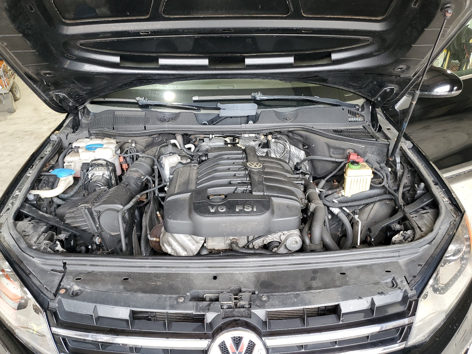 WVGEF9BP0CD011821 2012 Volkswagen Touareg V6