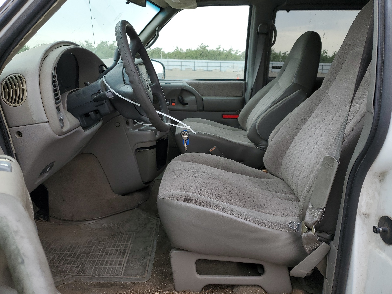 1GKDM19W11B517949 2001 GMC Safari Xt