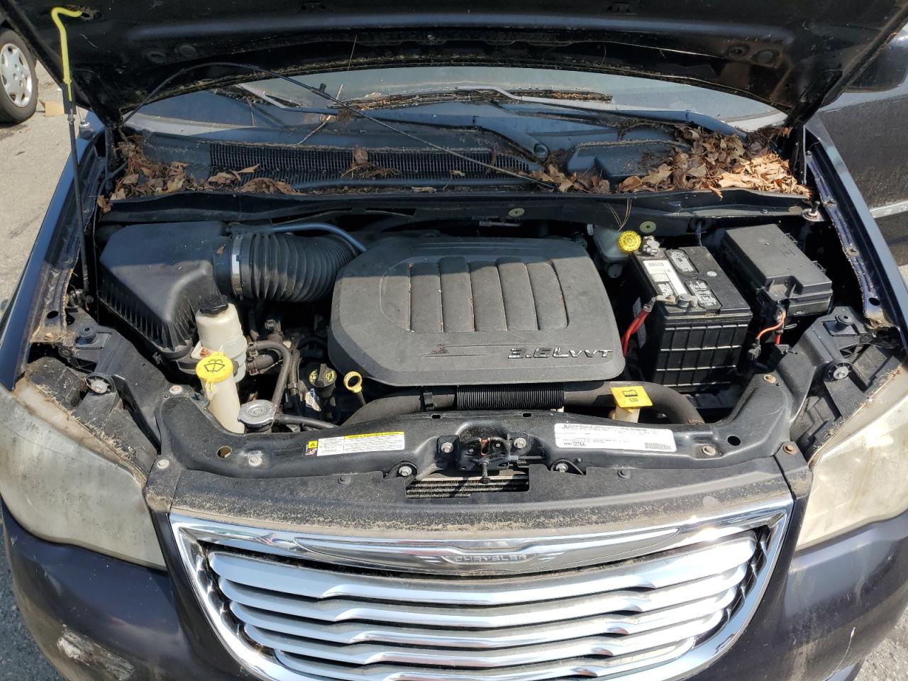 2011 Chrysler Town & Country Touring L VIN: 2A4RR8DG8BR607401 Lot: 65708024