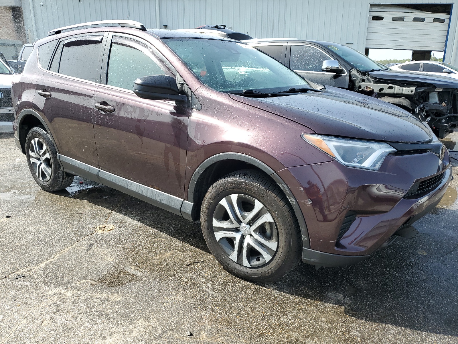 2T3ZFREV1HW343518 2017 Toyota Rav4 Le