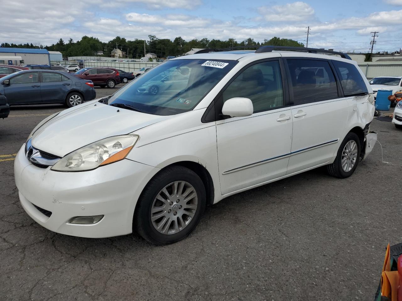 2010 Toyota Sienna Xle продається в Pennsburg, PA - Vandalism