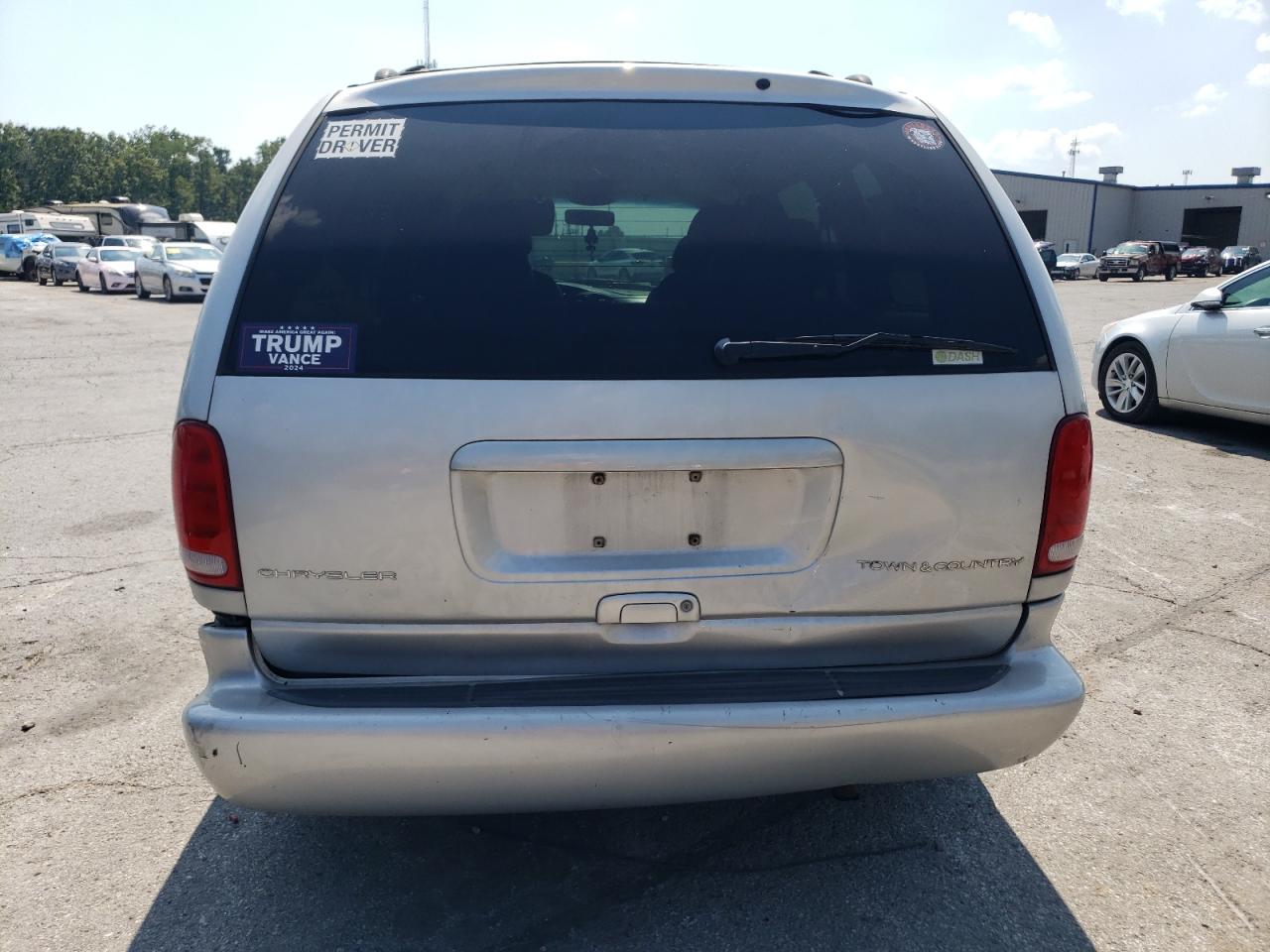 1C4GP54L2YB534385 2000 Chrysler Town & Country Lxi