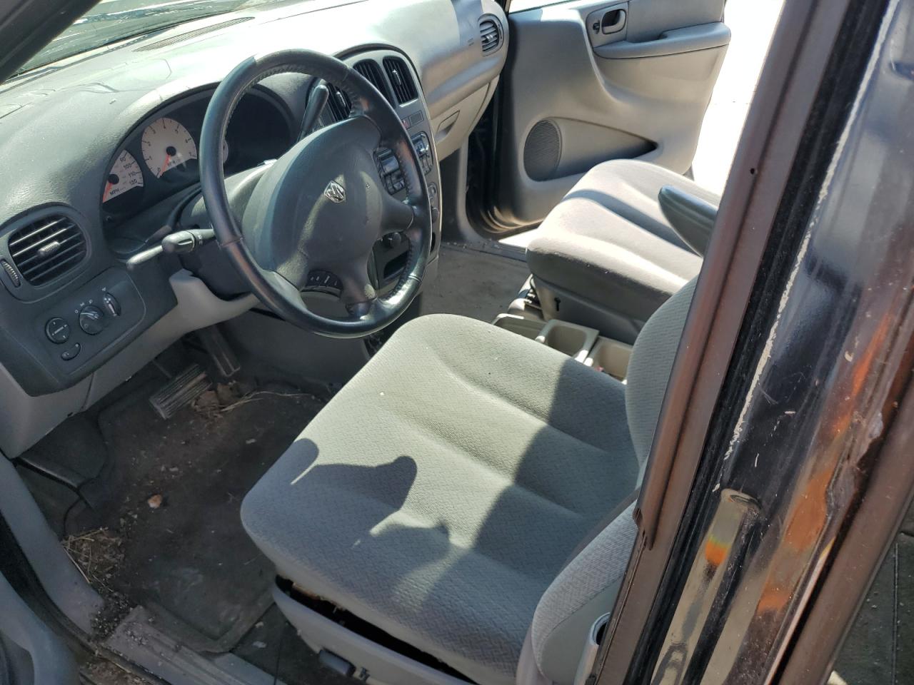 2005 Dodge Grand Caravan Sxt VIN: 2D4GP44L35R143711 Lot: 66012564