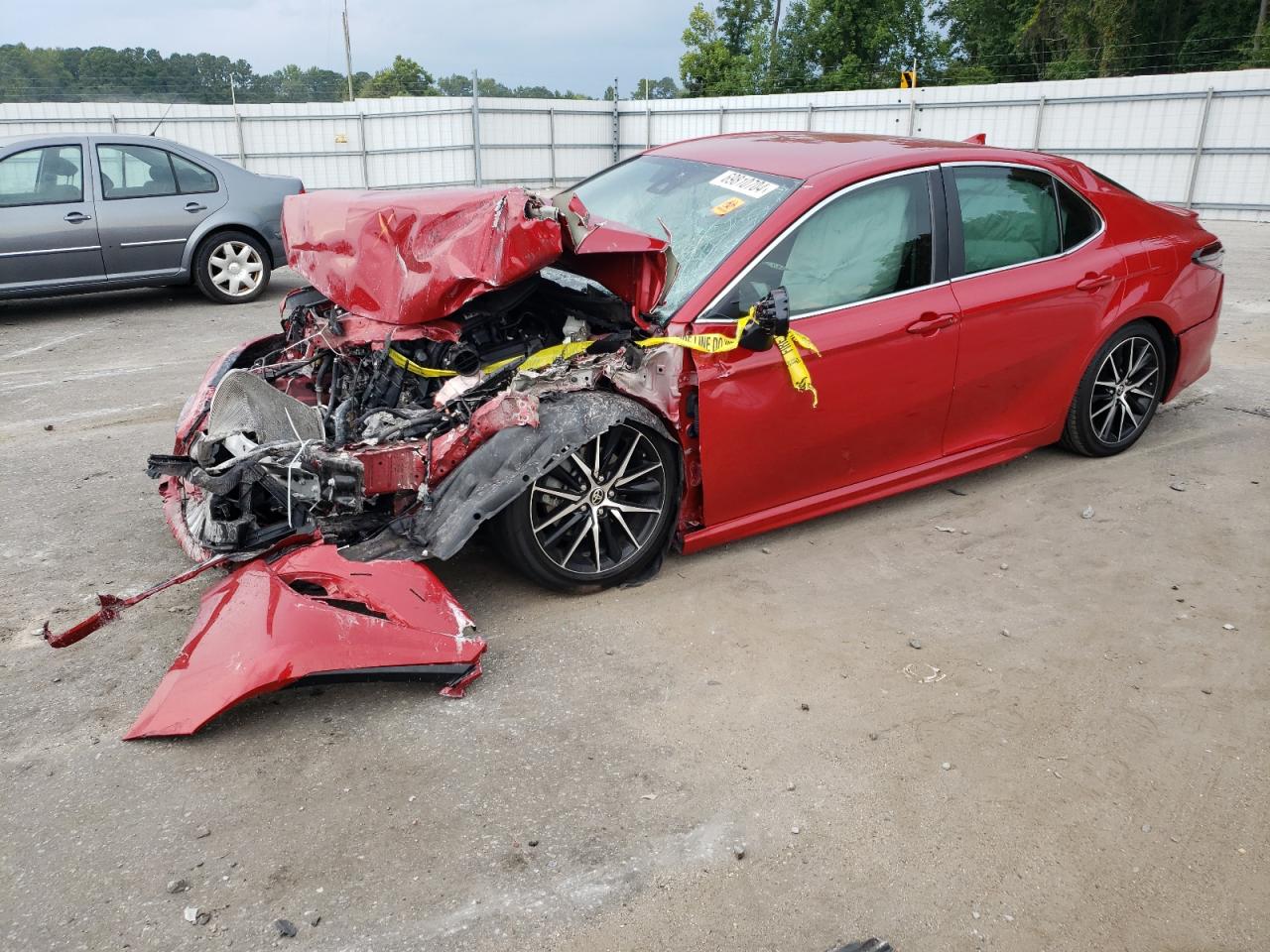 4T1T11AK7MU490320 2021 TOYOTA CAMRY - Image 1