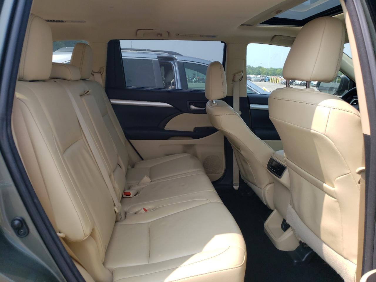 2015 Toyota Highlander Xle VIN: 5TDJKRFH3FS211733 Lot: 67239804