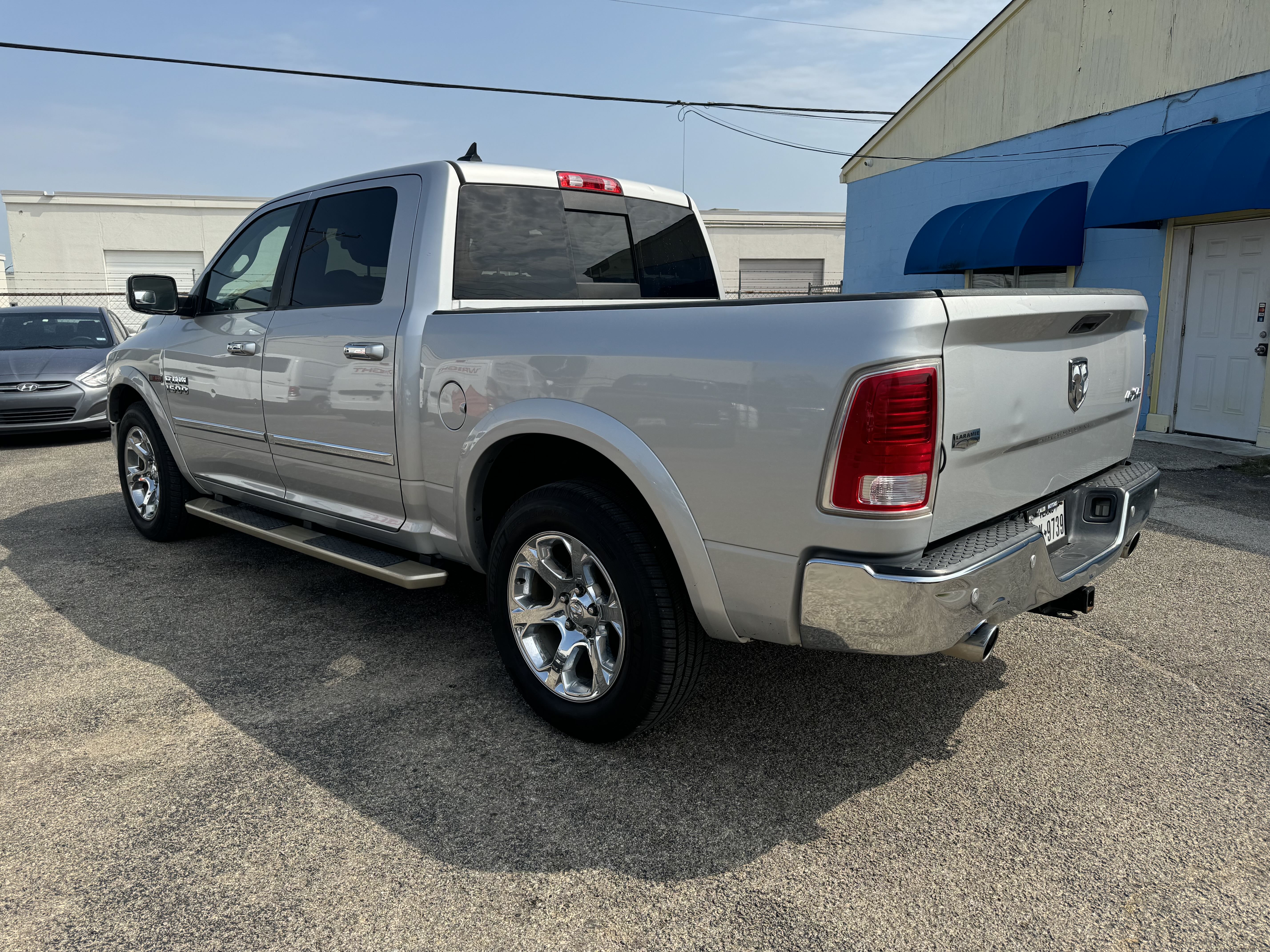 2016 Ram 1500 Laramie vin: 1C6RR7NM8GS303289