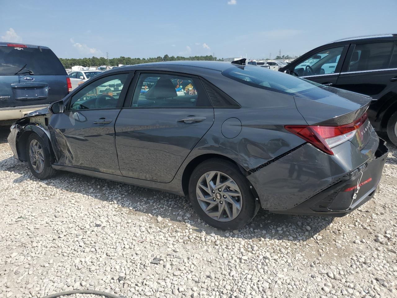 KMHLM4DG5RU638455 2024 HYUNDAI ELANTRA - Image 2