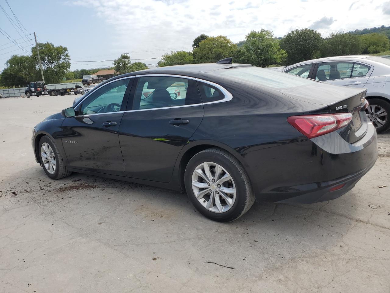 2019 Chevrolet Malibu - Image 2