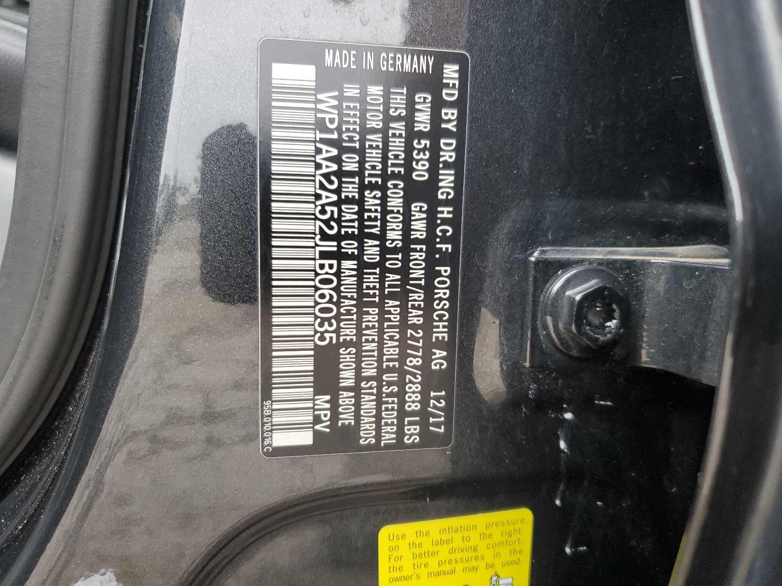 WP1AA2A52JLB06035 2018 Porsche Macan