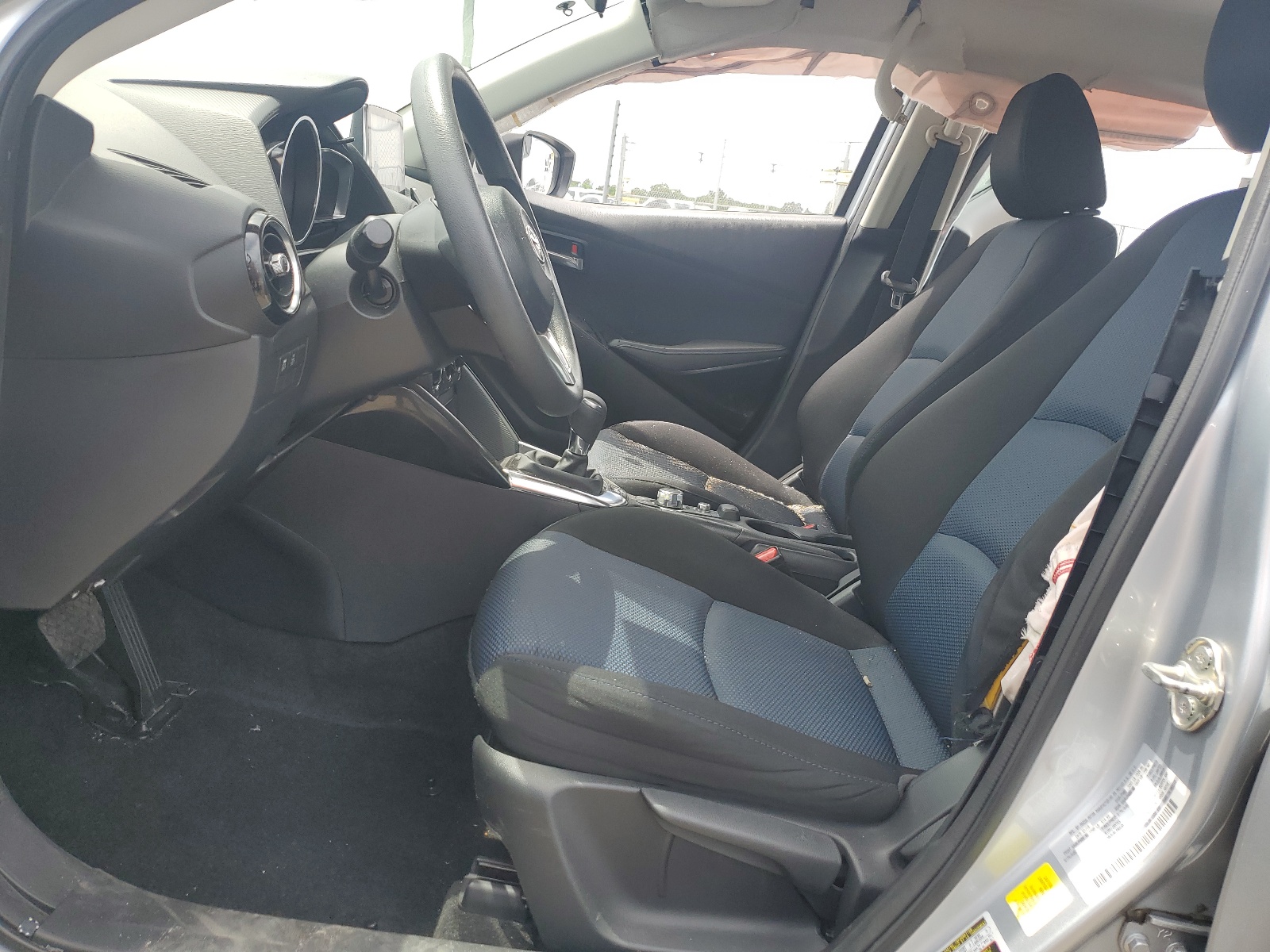 3MYDLBYV5JY319598 2018 Toyota Yaris Ia