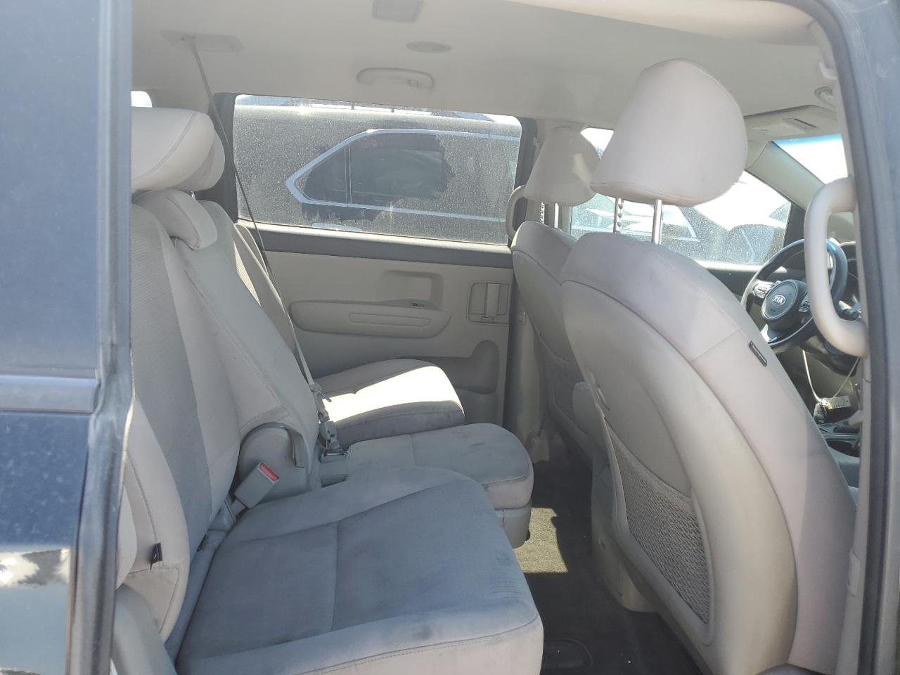 KNDMB5C11H6232127 2017 Kia Sedona Lx