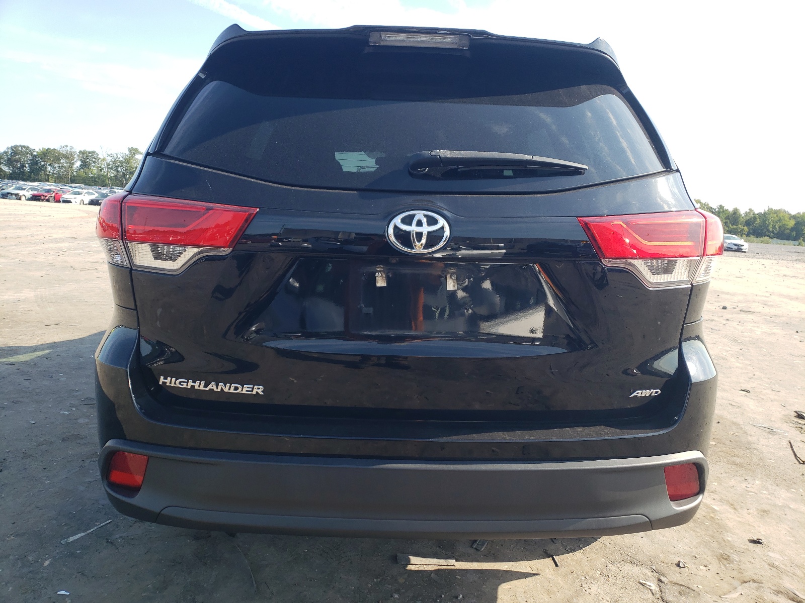 5TDBZRFH2KS983926 2019 Toyota Highlander Le