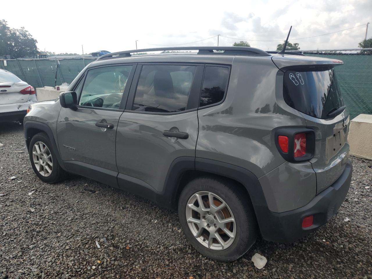 ZACNJAAB3LPL16268 2020 JEEP RENEGADE - Image 2