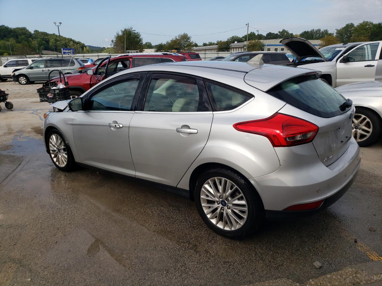 VIN 1FADP3N29JL327091 2018 FORD FOCUS no.2